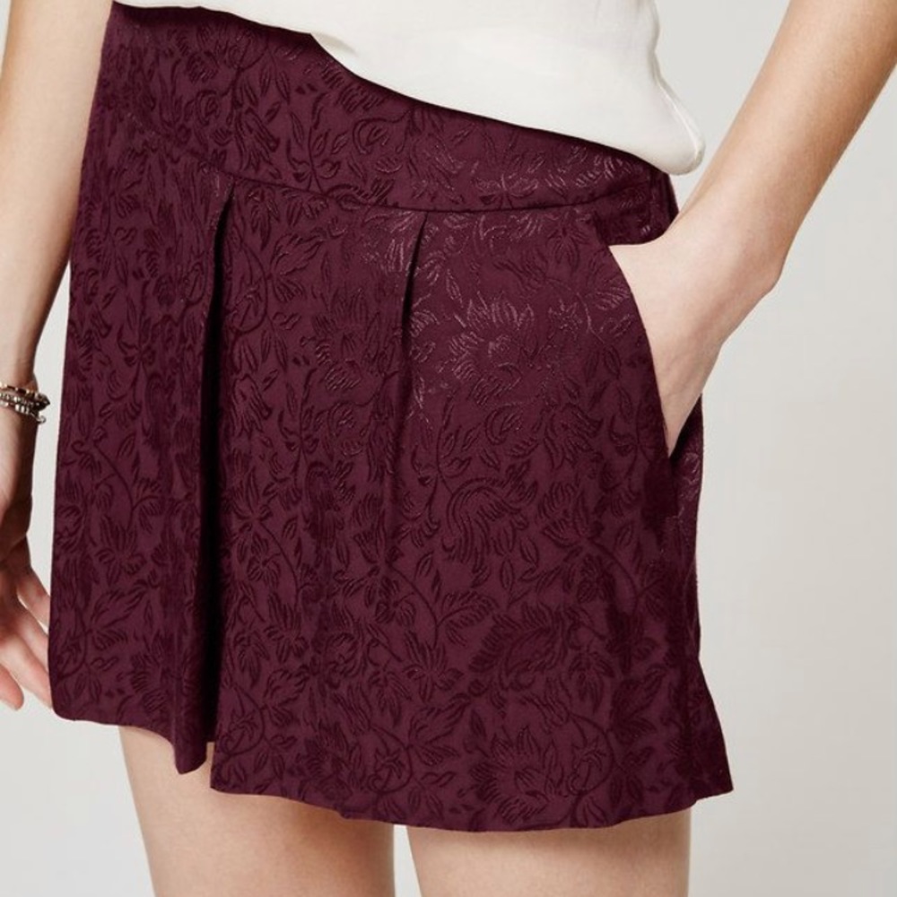 🛍LOFT 🌺 Floral Burgundy skort